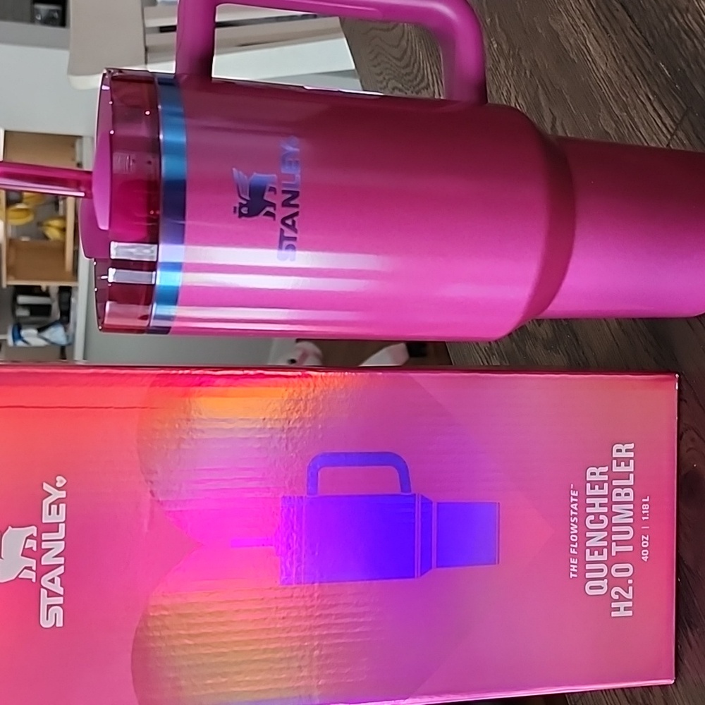 Stanley Valentine's Day 2025 40 oz Tumbler In Berry Truffle Brand New In Box - Picture 5 of 6